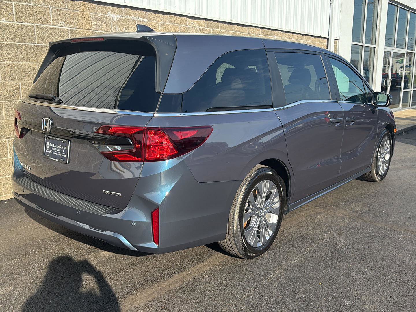 Used 2025 Honda Odyssey Touring image 3