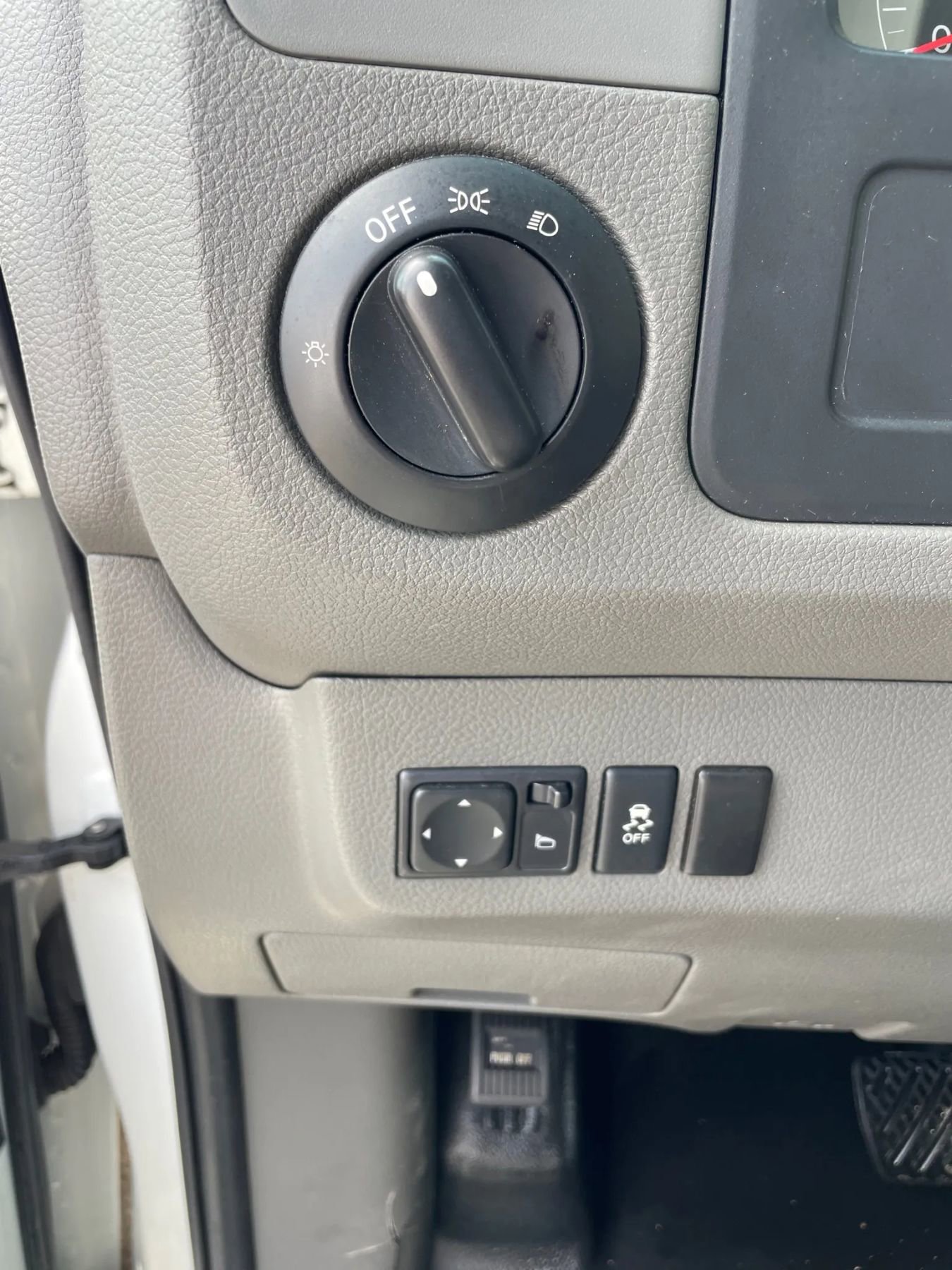 Used 2020 Nissan NV 2500 SV w/ Back Door Glass Package image 16