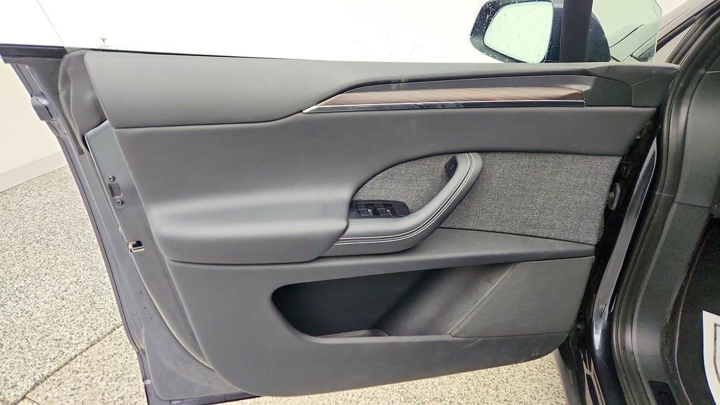 Used 2024 Tesla Model X image 11