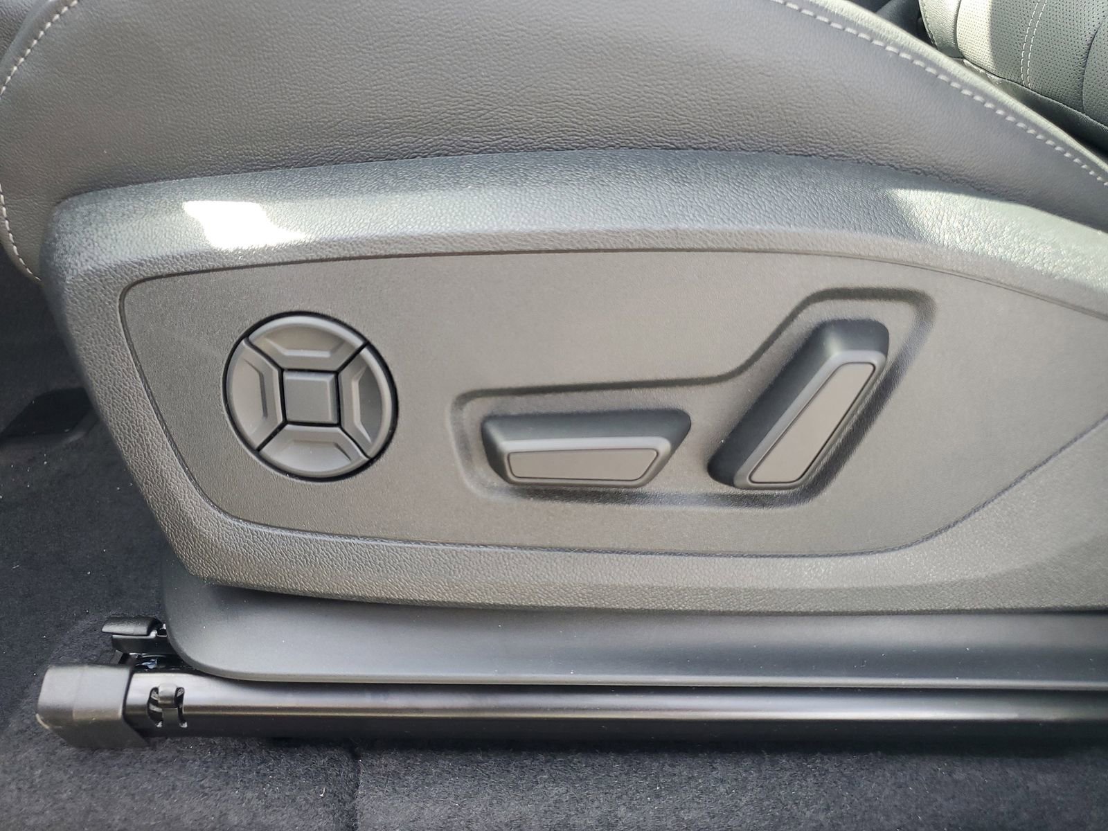 New 2025 Audi Q6 e-tron Premium Plus AWD/4WD image 24