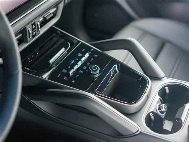 New 2026 Porsche Cayenne GTS AWD/4WD image 23