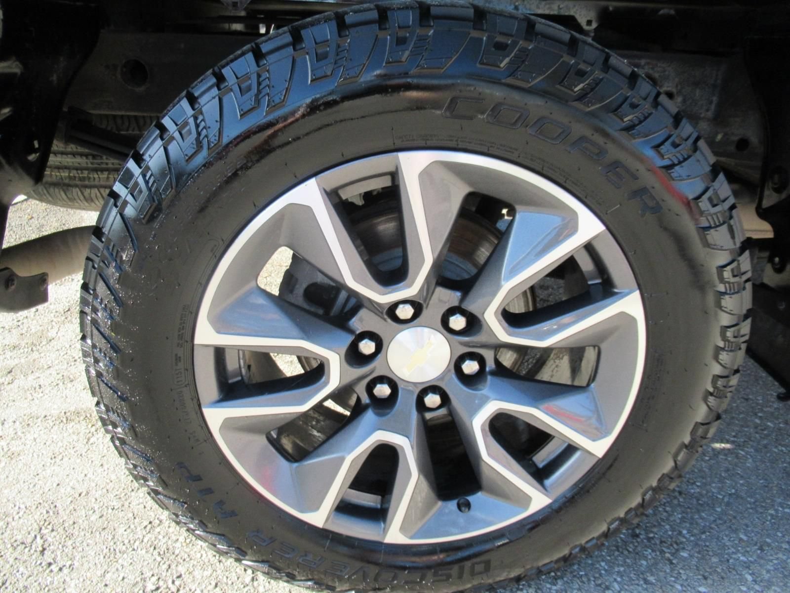 Used 2022 Chevrolet Silverado 1500 LT AWD/4WD image 8