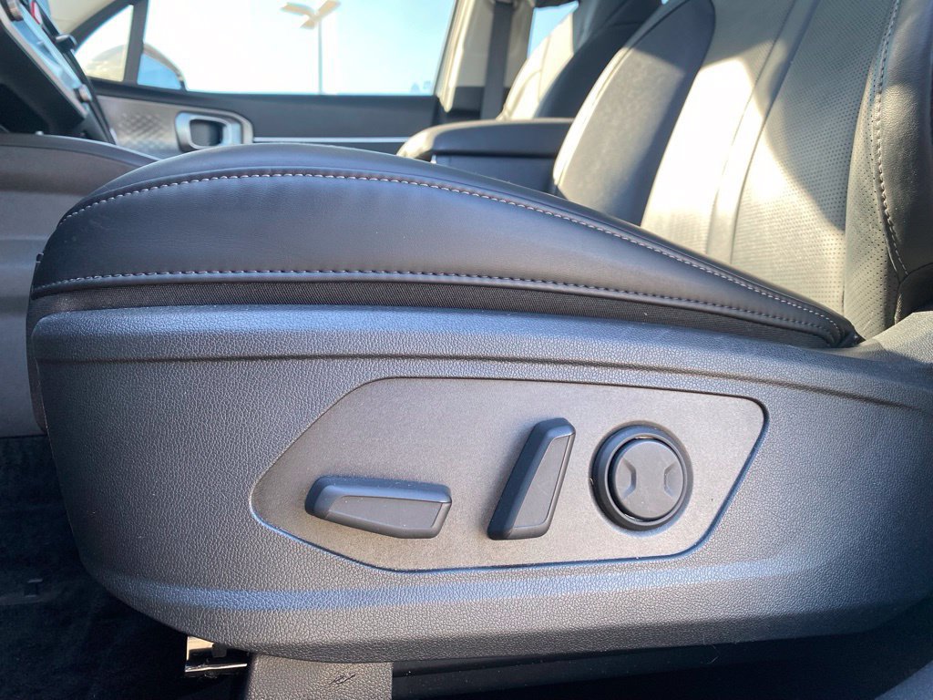 Certified 2025 Kia Sorento EX w/ EX Panoramic Sunroof Package FWD image 11