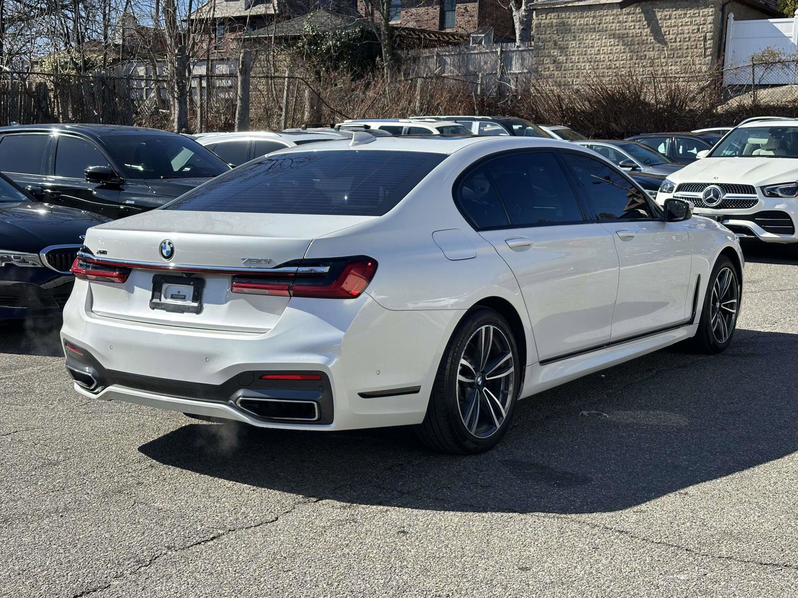 Used 2020 BMW 750i xDrive w/ M Sport Package AWD/4WD image 3