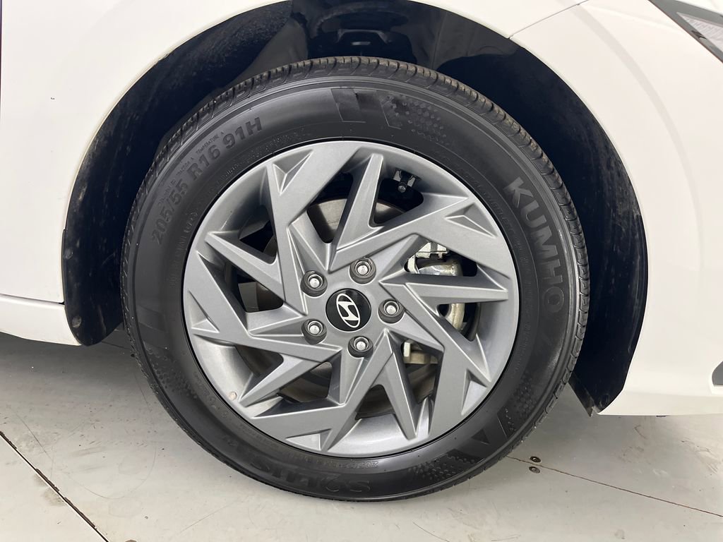 Used 2025 Hyundai Elantra Blue FWD image 17