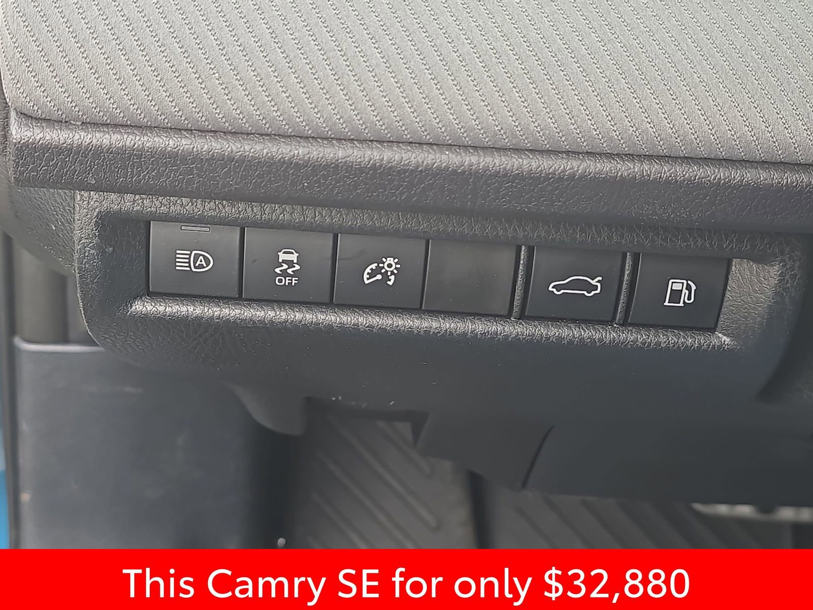 Used 2025 Toyota Camry SE w/ Convenience Package image 31