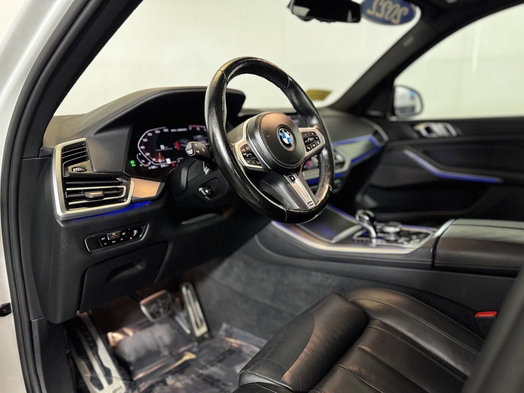 Used 2022 BMW X5 M50i w/ Premium Package image 11