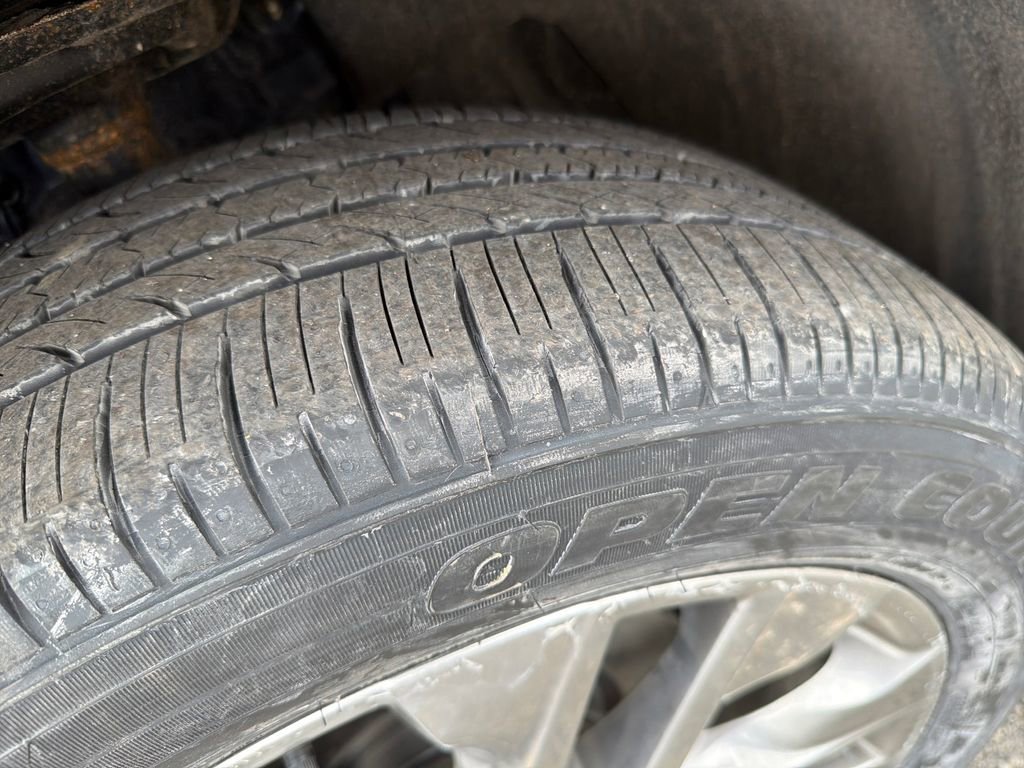 Used 2020 Toyota RAV4 XLE Premium image 25