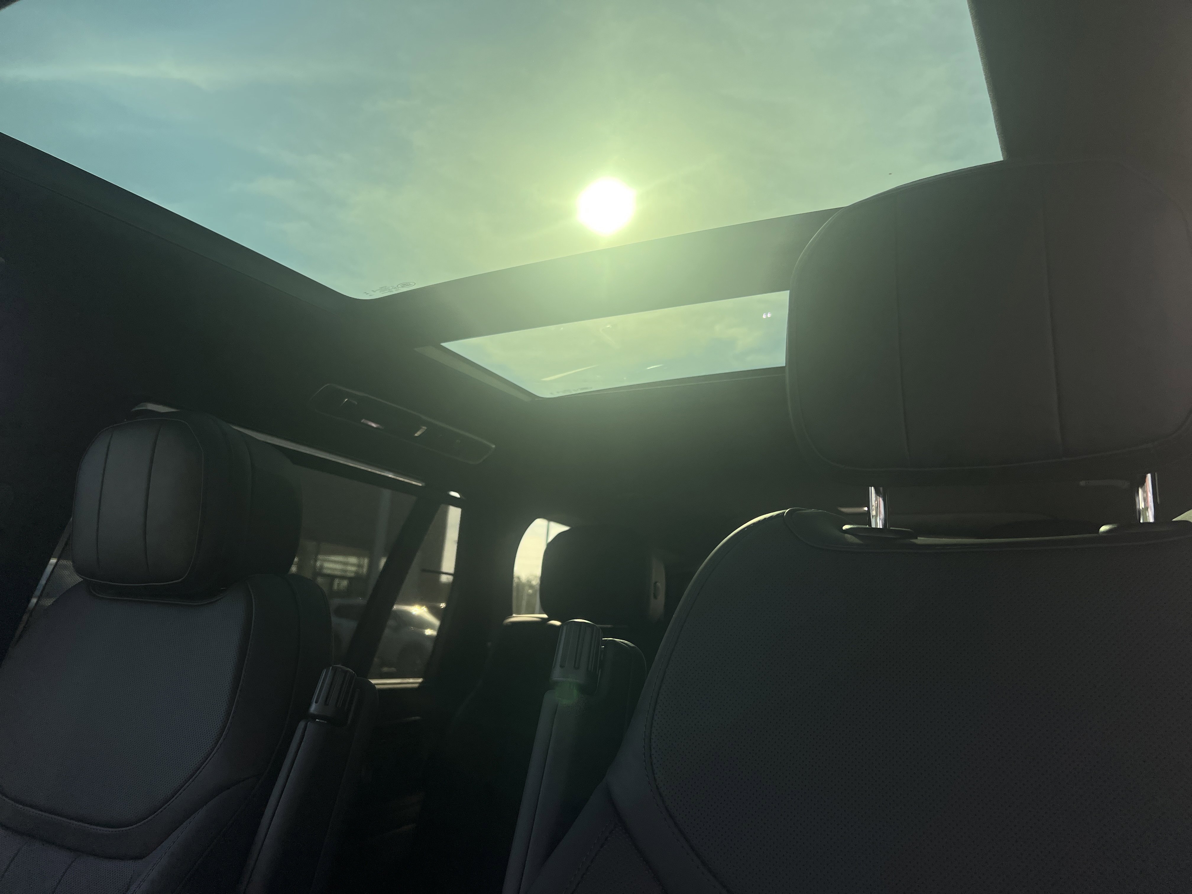 New 2025 Land Rover Range Rover Long Wheelbase SE image 24