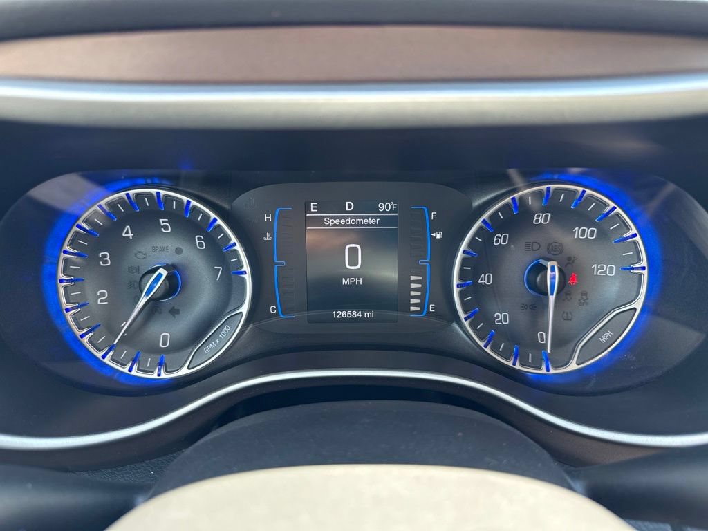Used 2017 Chrysler Pacifica Touring FWD image 23