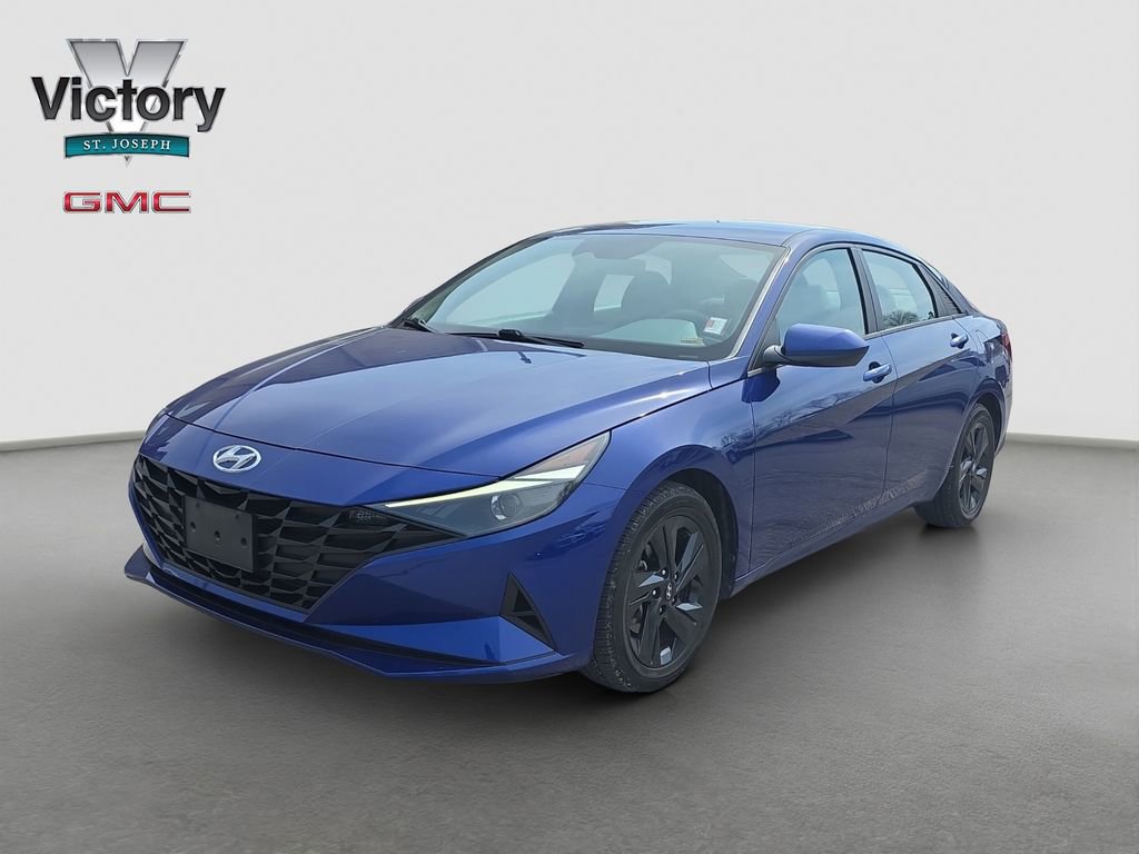 Used 2023 Hyundai Elantra SEL image 3
