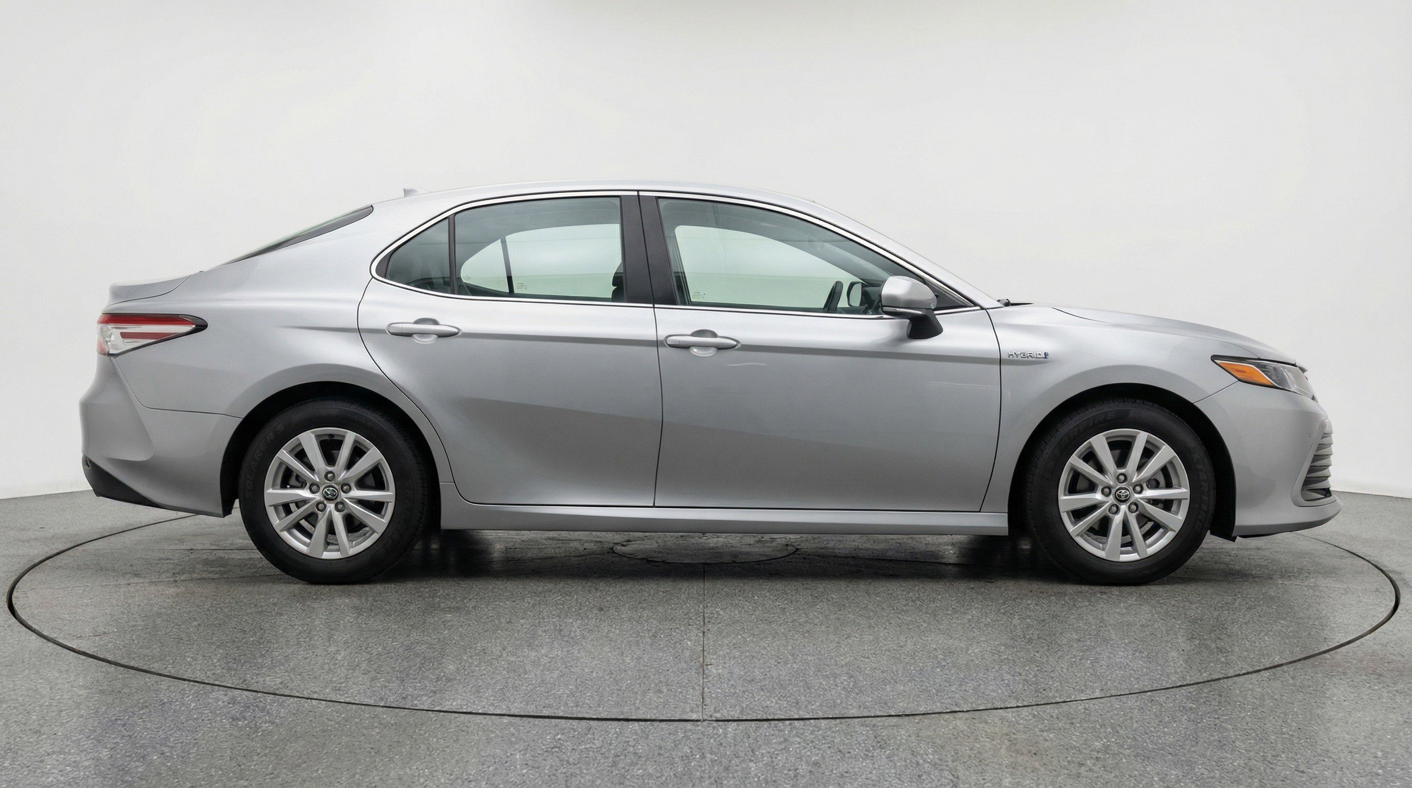 Used 2025 Toyota Camry LE image 11