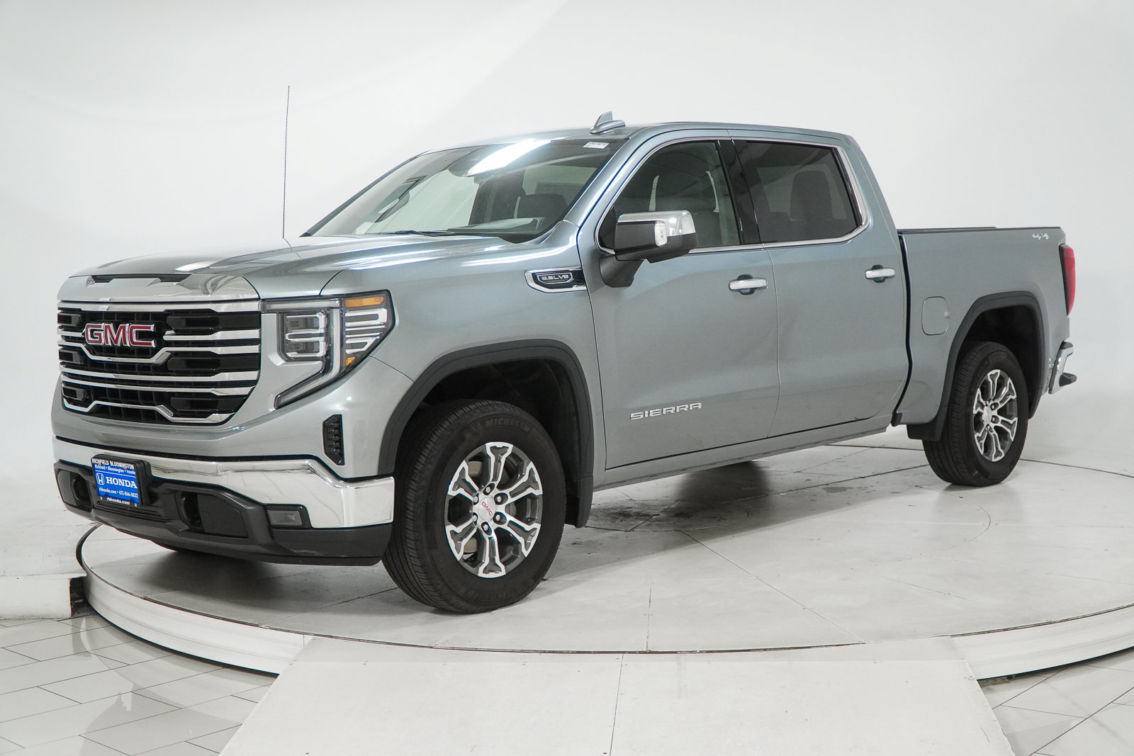 Used 2026 GMC Sierra 1500 SLT AWD/4WD image 3