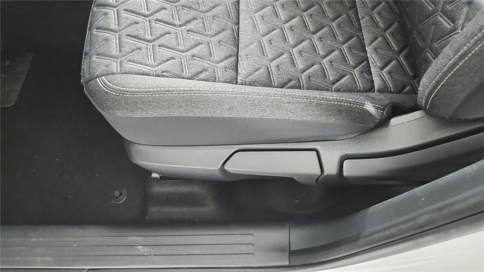 Used 2025 Nissan Kicks SV FWD image 11