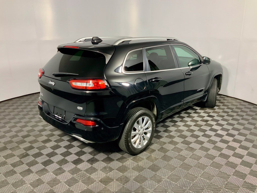 Used 2018 Jeep Cherokee Overland w/ Technology Group AWD/4WD image 14