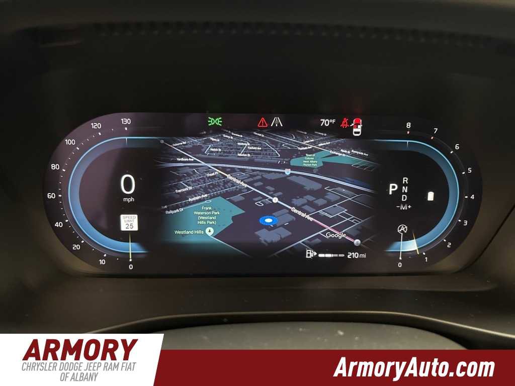 Used 2023 Volvo XC40 B5 Core w/ Convenience Package image 14