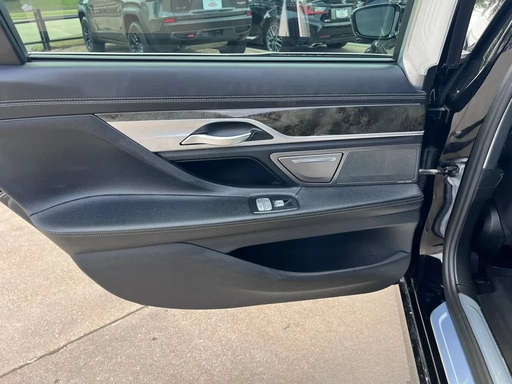 Used 2018 BMW 740i RWD image 45