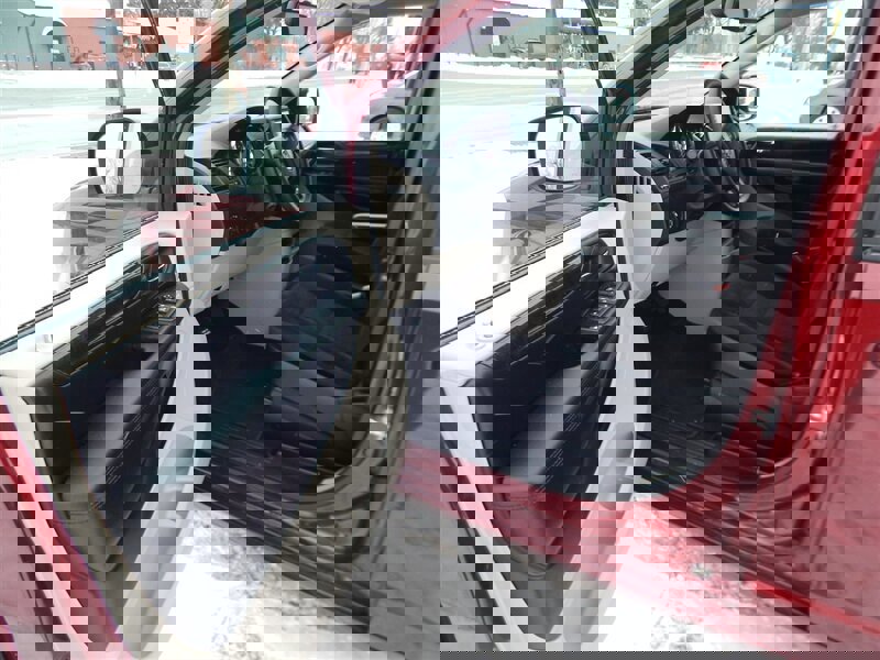 Used 2018 Dodge Grand Caravan SE w/ UConnect Hands-Free Group image 21