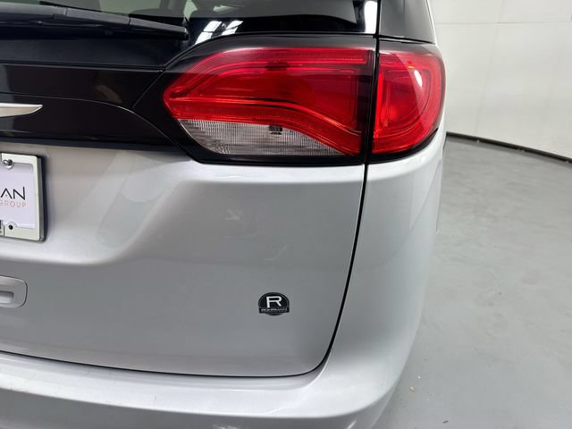 Used 2023 Chrysler Voyager LX FWD image 30