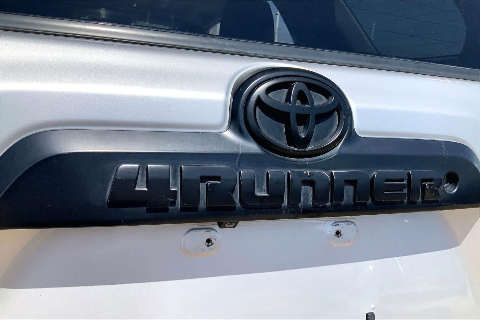 Used 2018 Toyota 4Runner TRD Off-Road Premium AWD/4WD image 33