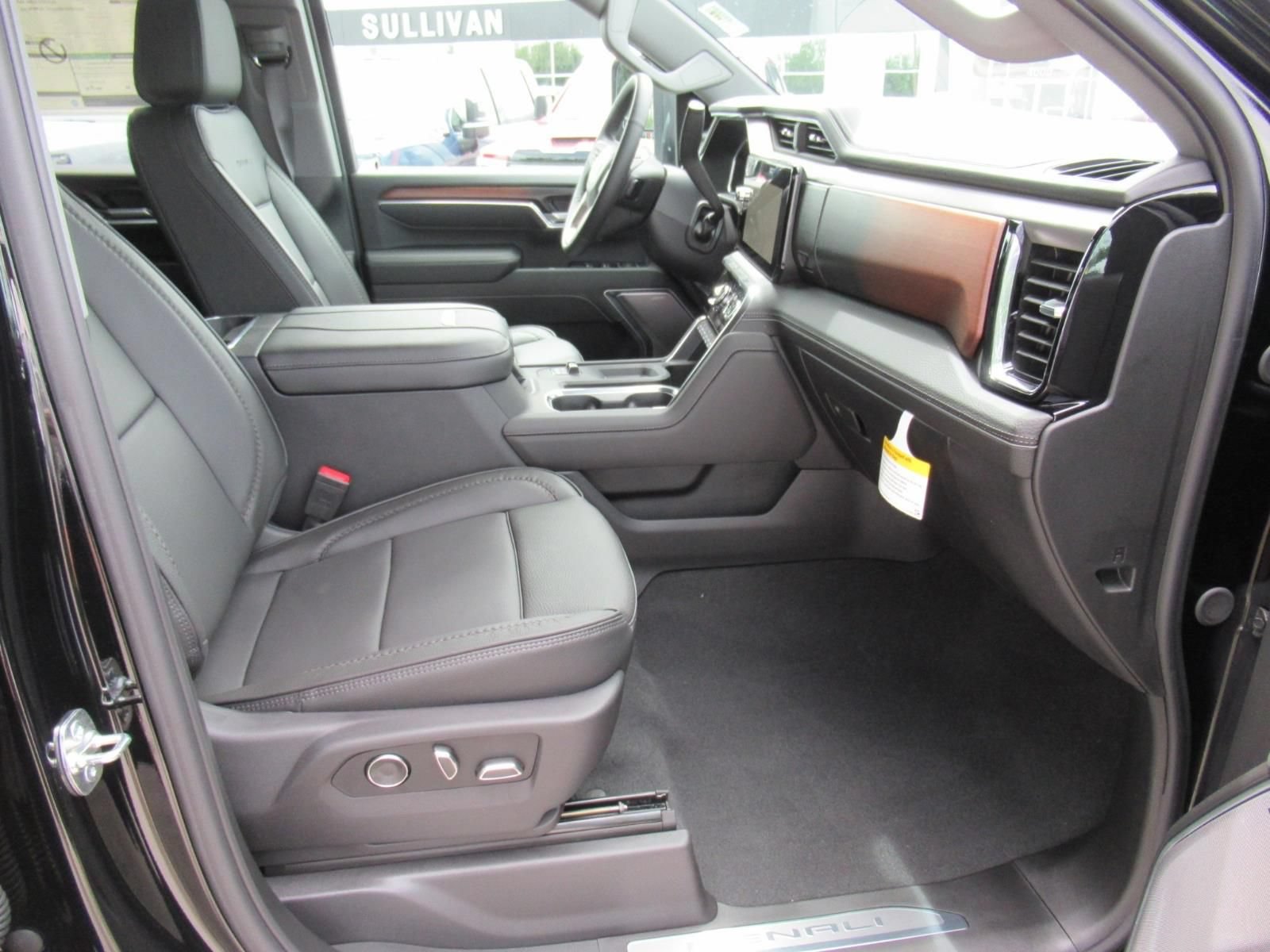 New 2026 GMC Sierra 2500 Denali w/ Denali Reserve Package AWD/4WD image 11