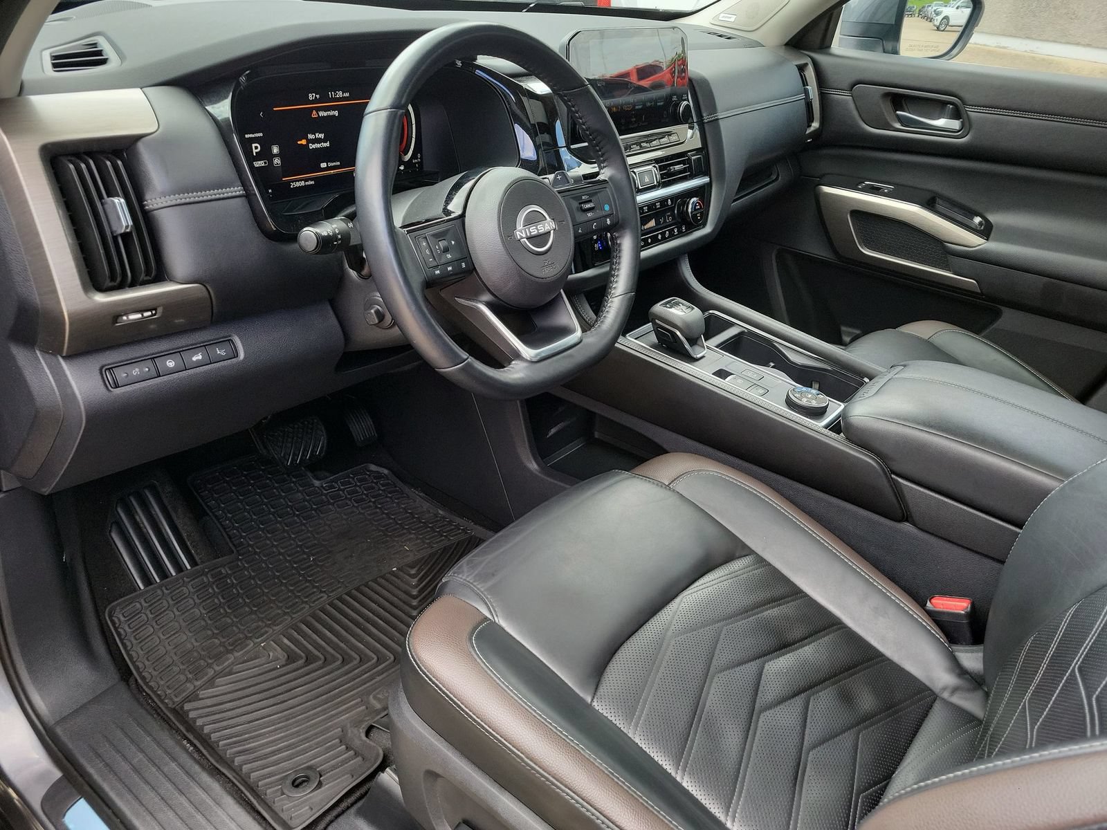 Used 2023 Nissan Pathfinder Platinum AWD/4WD image 10