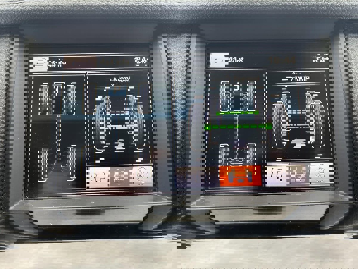 Used 2015 Land Rover LR4 HSE LUX image 21