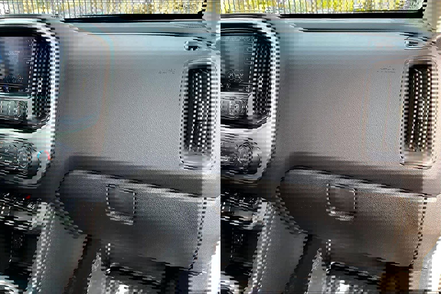 Used 2022 Chevrolet Colorado LT w/ Fleet Safety Package image 18