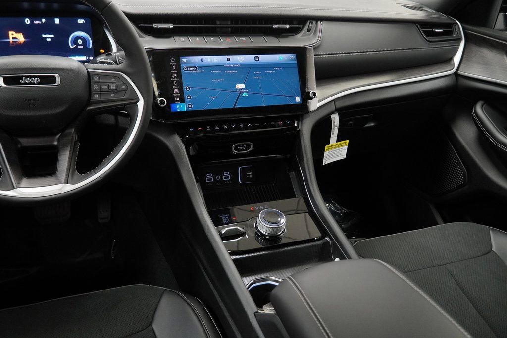 New 2026 Jeep Grand Cherokee Altitude image 20