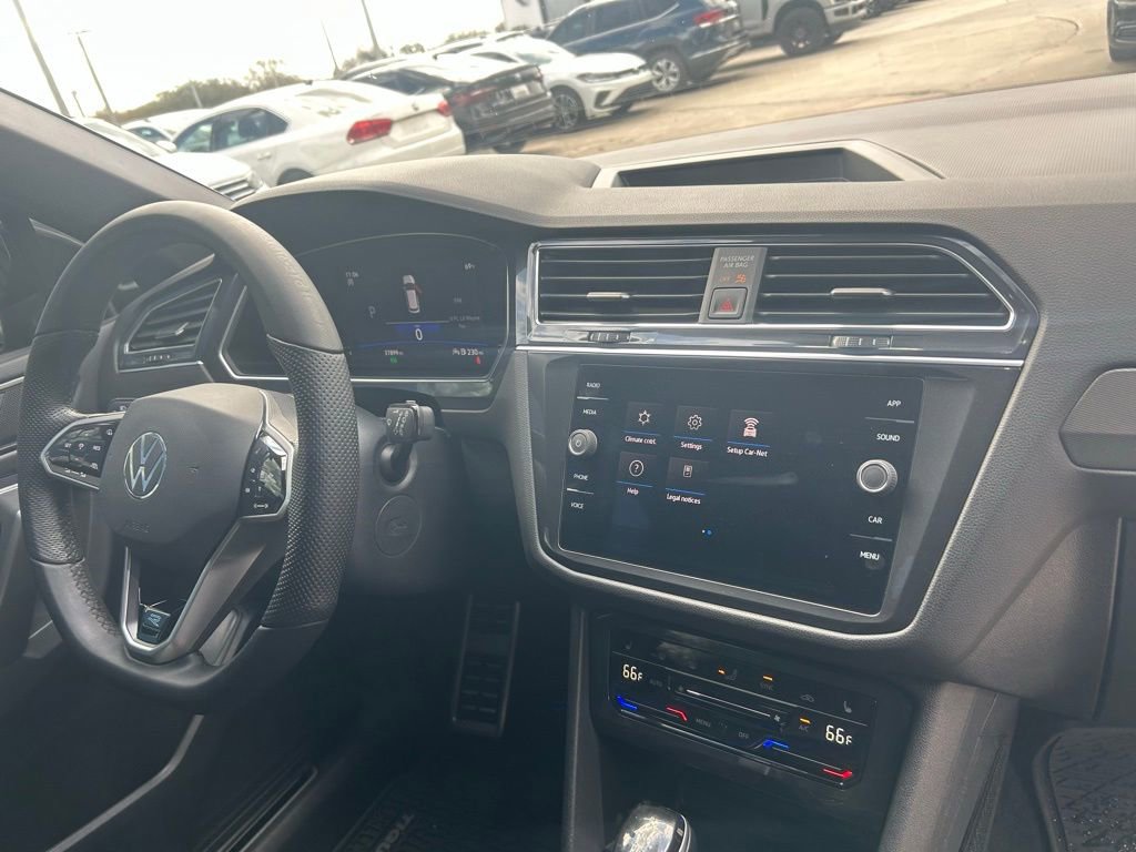Certified 2022 Volkswagen Tiguan SE R-Line image 35