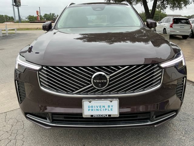 Certified 2025 Volvo XC90 B5 Plus AWD/4WD image 2