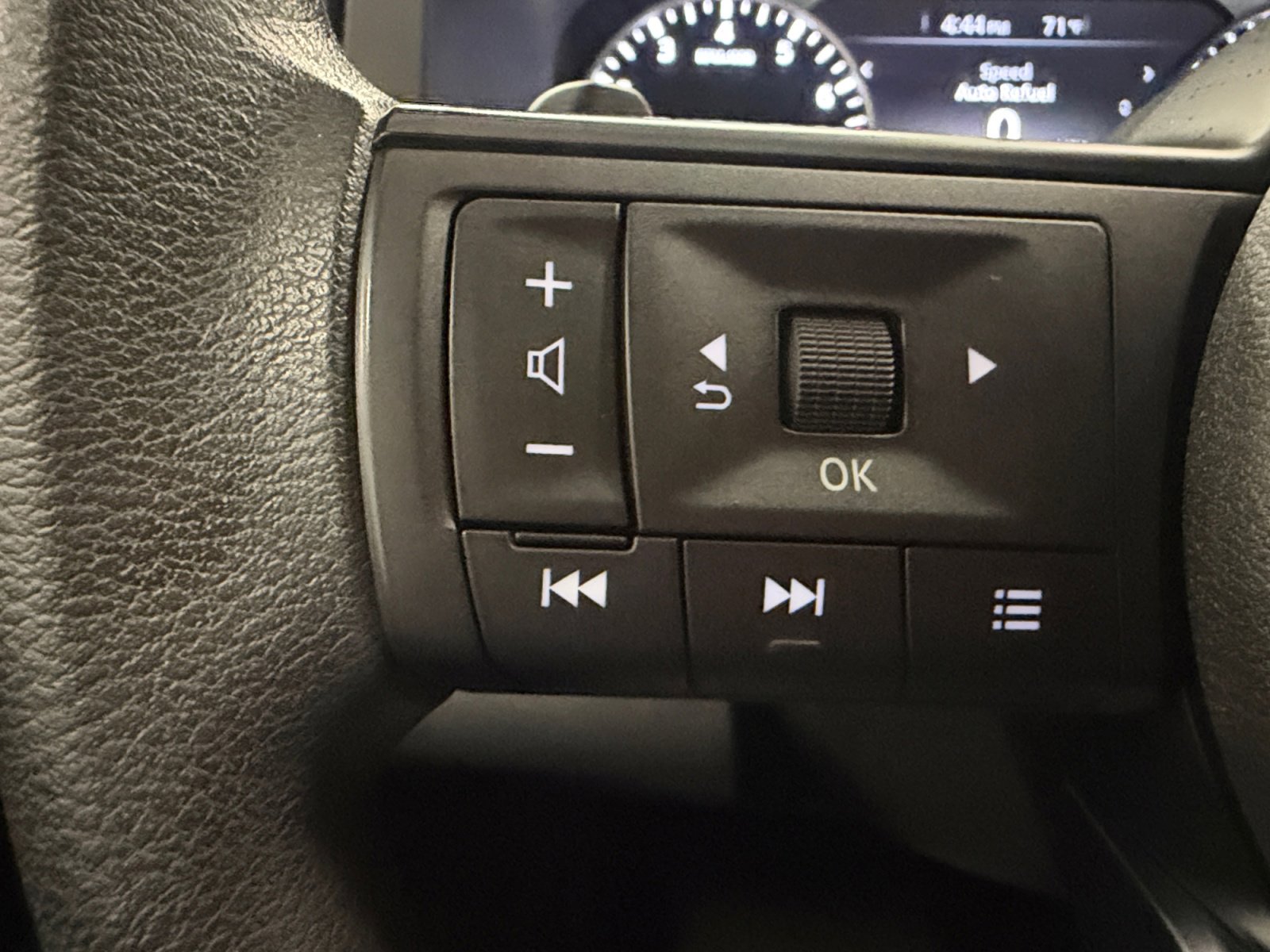 Used 2023 Nissan Pathfinder S FWD image 18