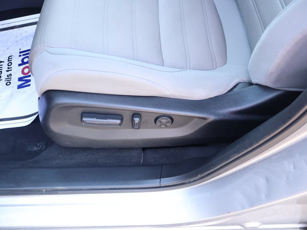 Used 2017 Honda CR-V EX image 18