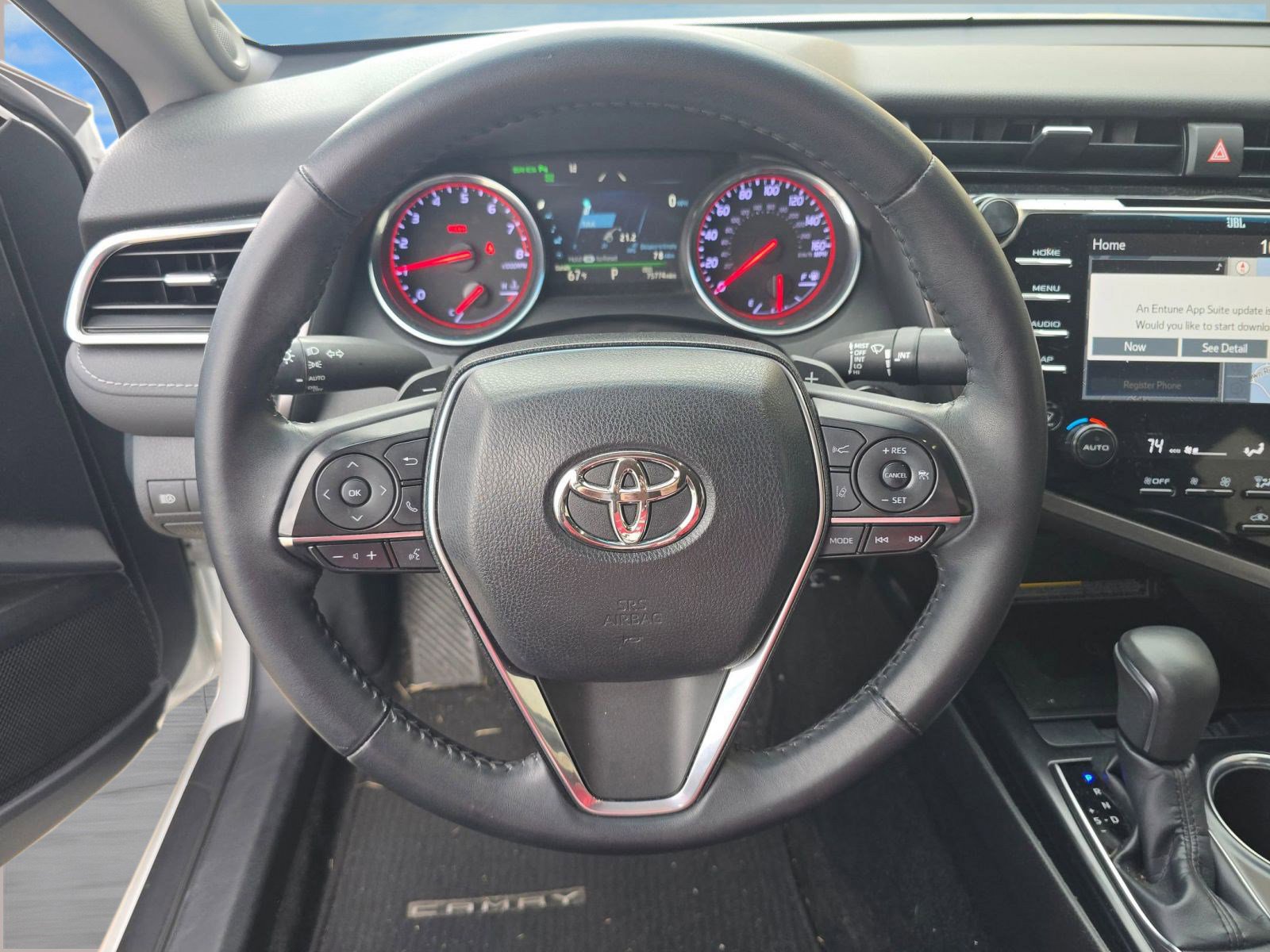 Used 2018 Toyota Camry XSE image 4