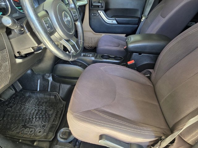 Used 2014 Jeep Wrangler Unlimited Sahara AWD/4WD image 6