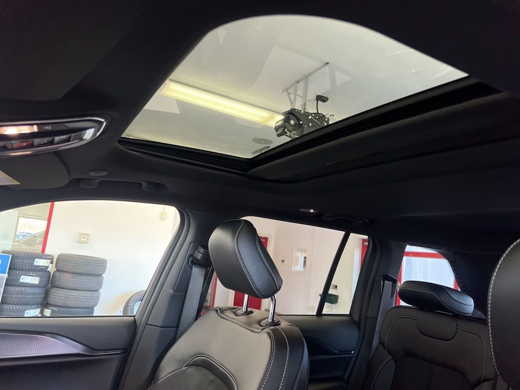 New 2025 Jeep Grand Cherokee Altitude image 19