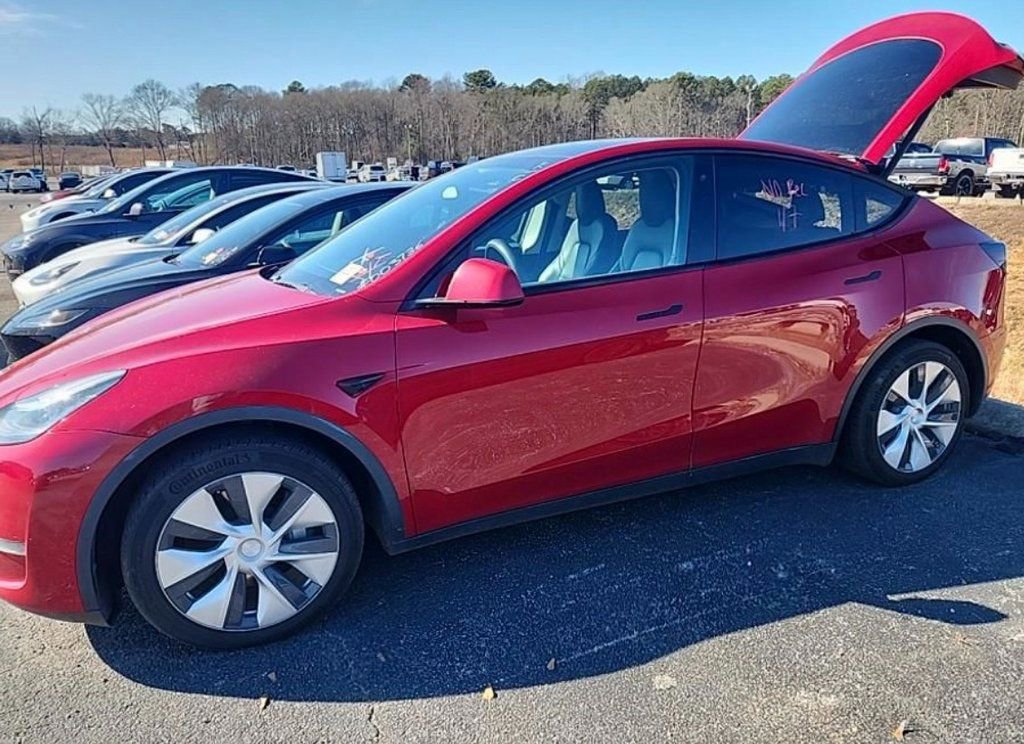 Used 2020 Tesla Model Y Long Range image 15