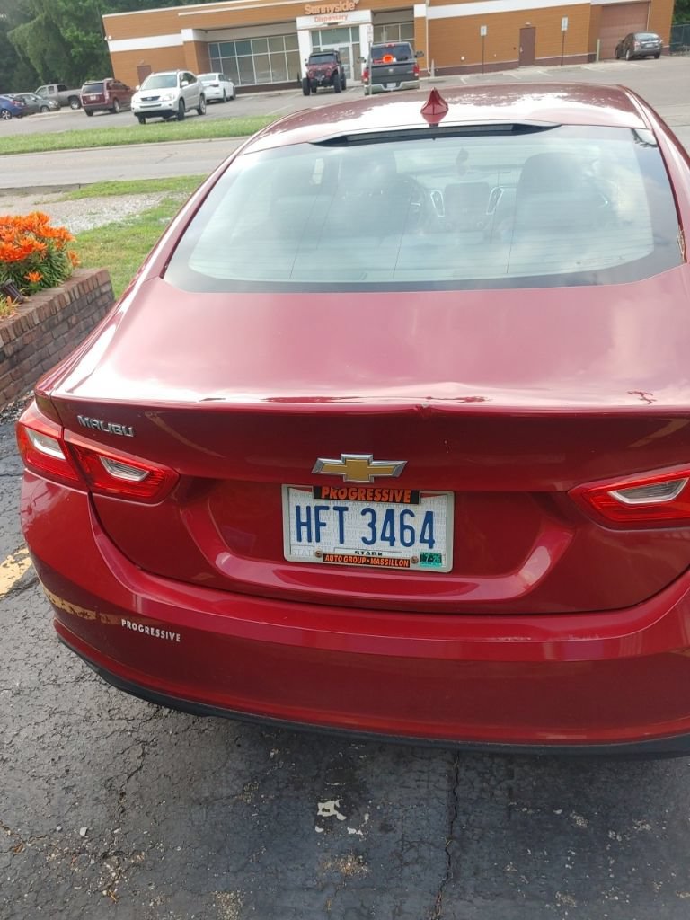 Used 2017 Chevrolet Malibu LT w/ Leather Package FWD image 6