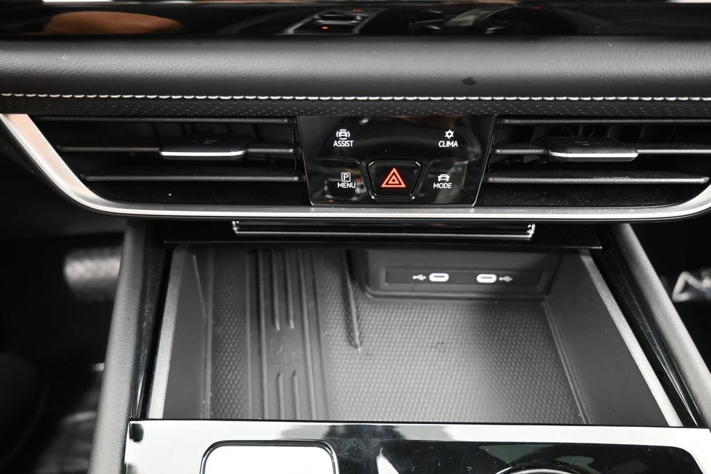 Used 2025 Volkswagen Atlas Cross Sport SE w/ Panoramic Sunroof Package FWD image 31