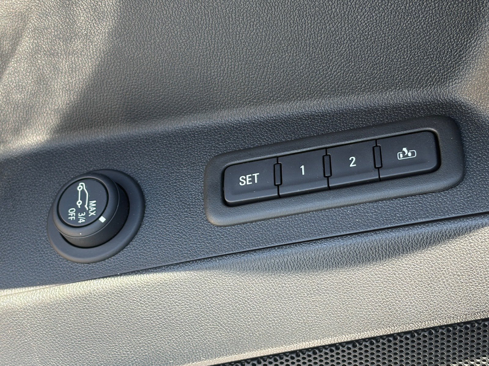 Used 2023 Chevrolet Equinox Premier FWD image 18