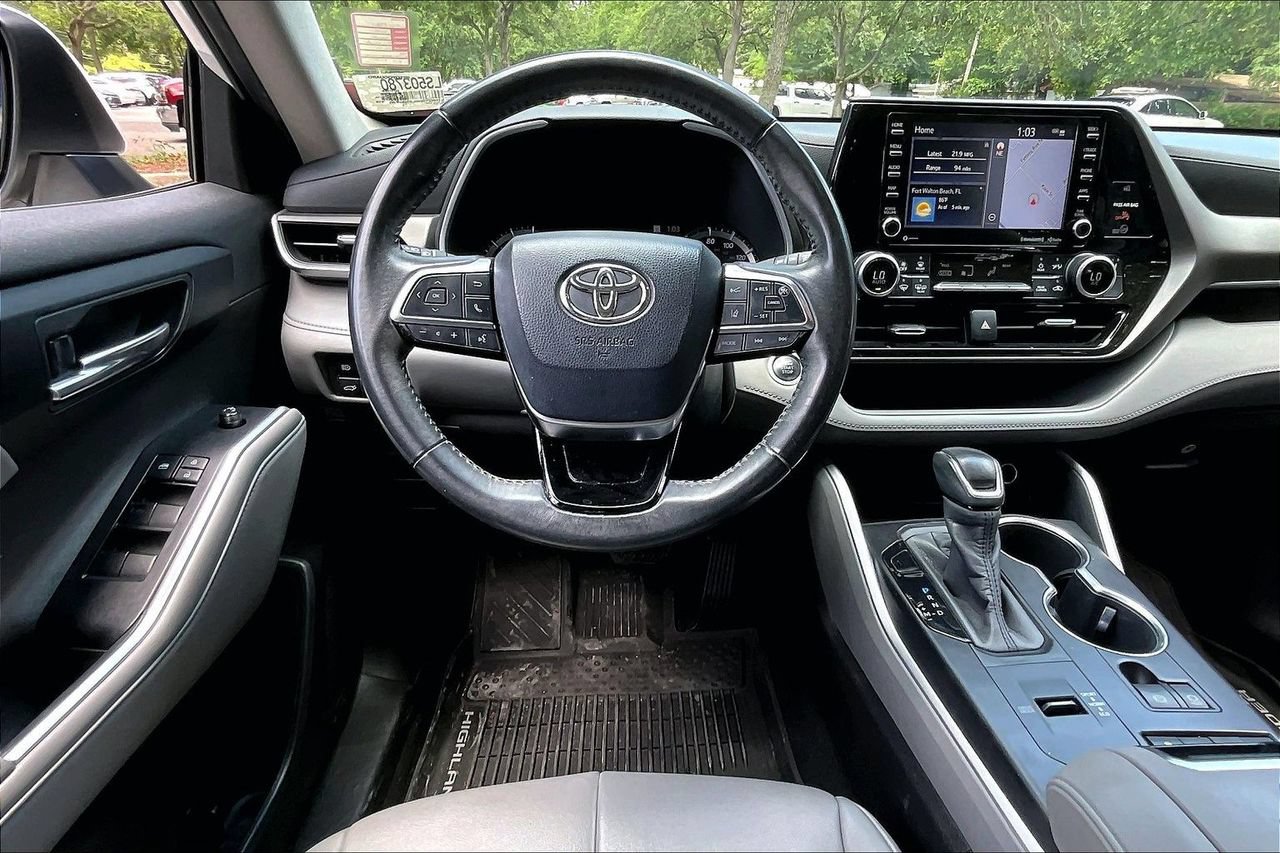 Used 2020 Toyota Highlander XLE FWD image 8