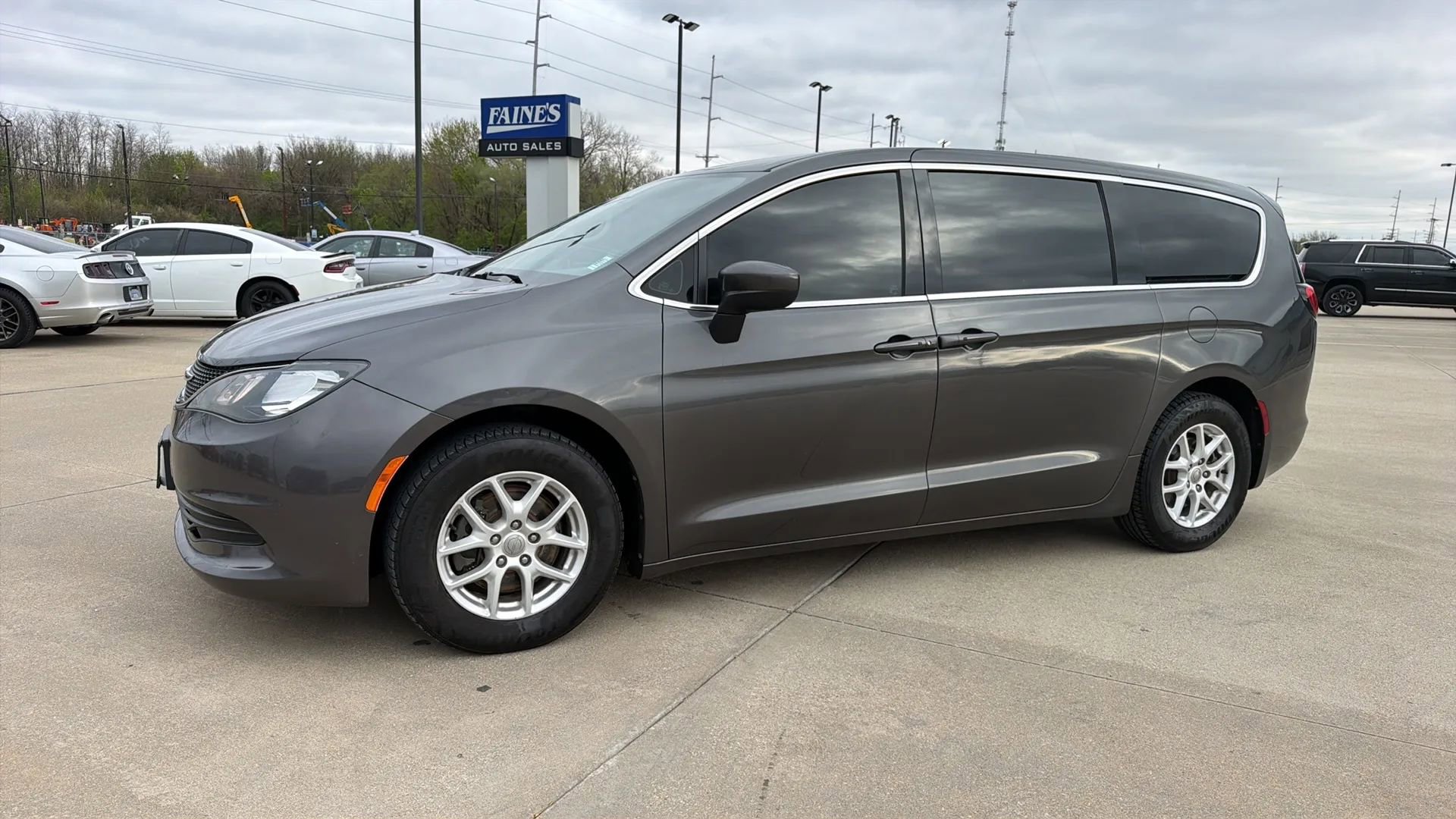 Used 2017 Chrysler Pacifica Touring image 6