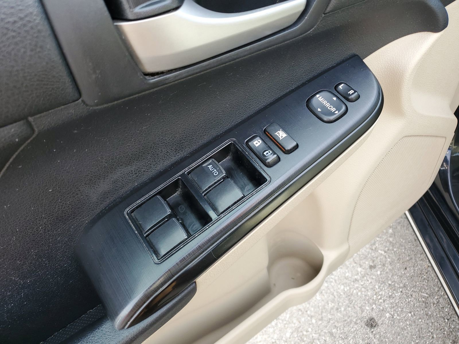 Used 2012 Toyota Camry LE image 21