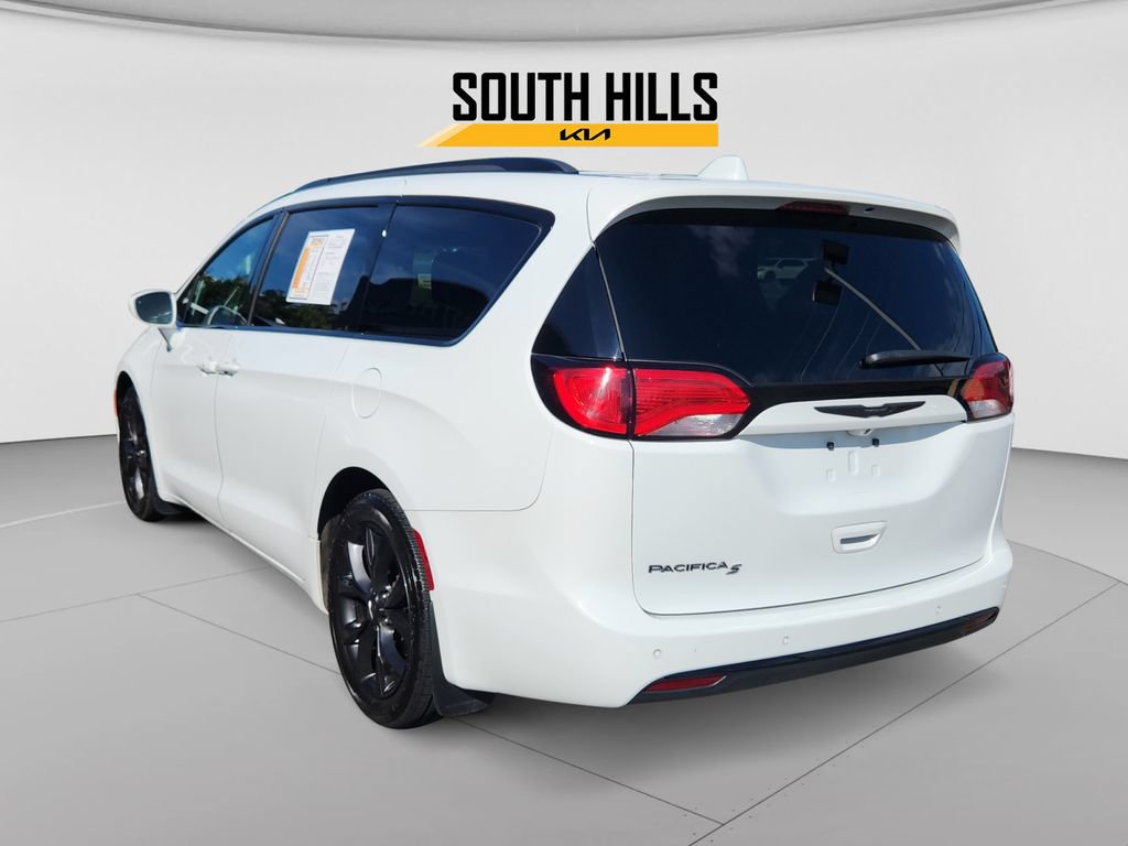 Used 2019 Chrysler Pacifica Touring-L Plus w/ S Appearance Package FWD image 3