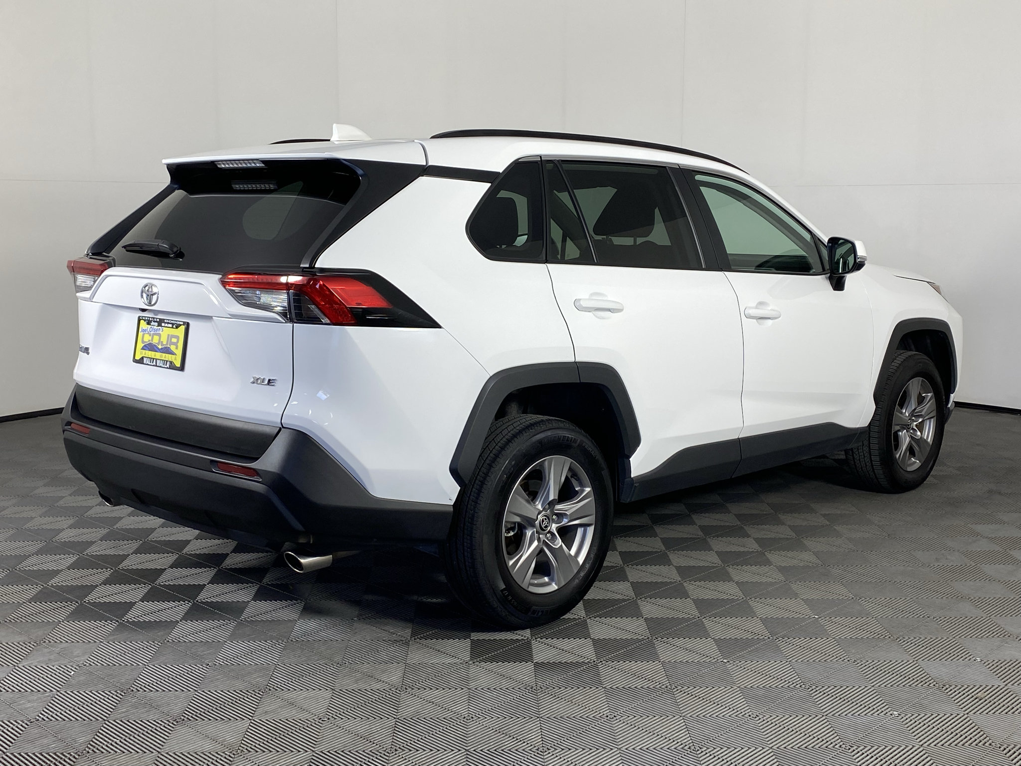 Used 2025 Toyota RAV4 XLE FWD image 7