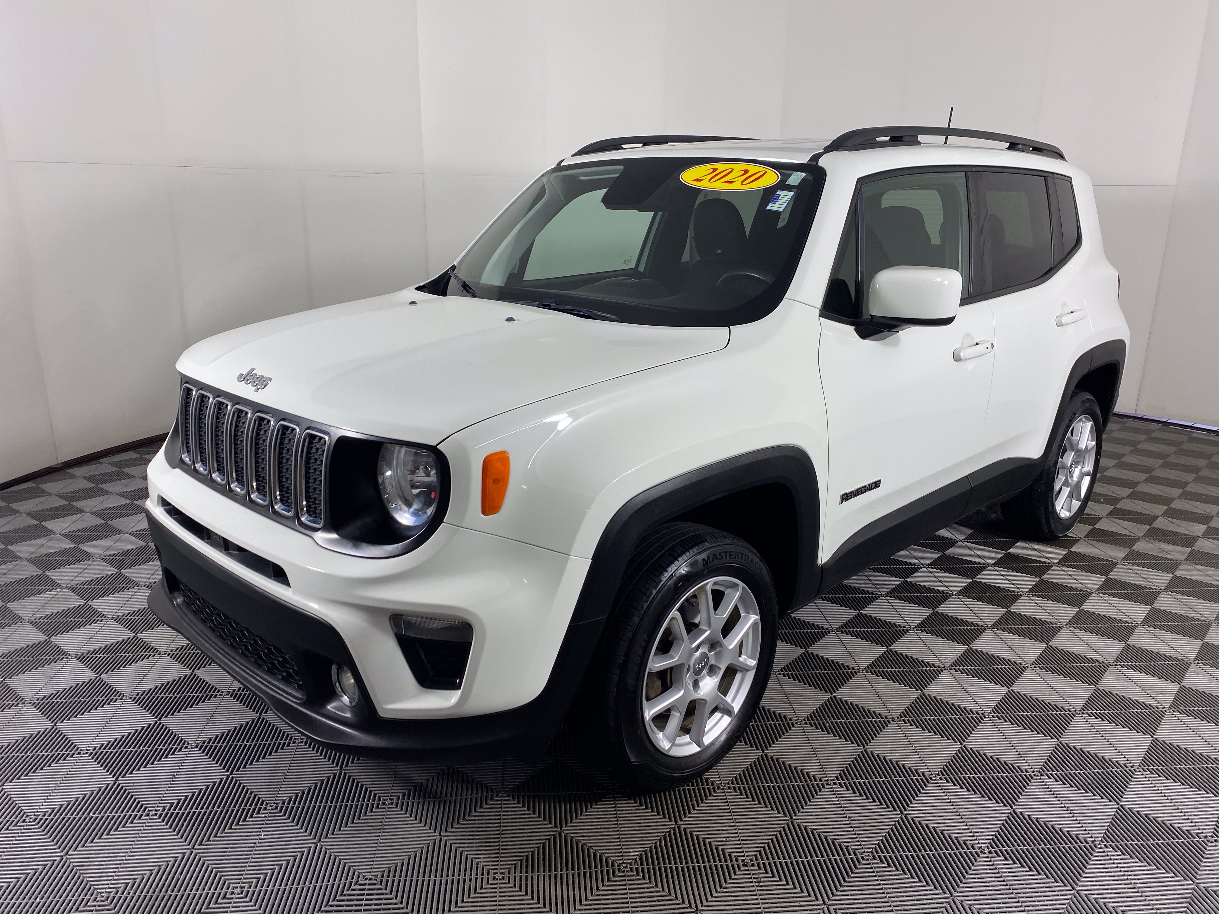 Used 2020 Jeep Renegade Latitude w/ Cold Weather Group AWD/4WD image 11