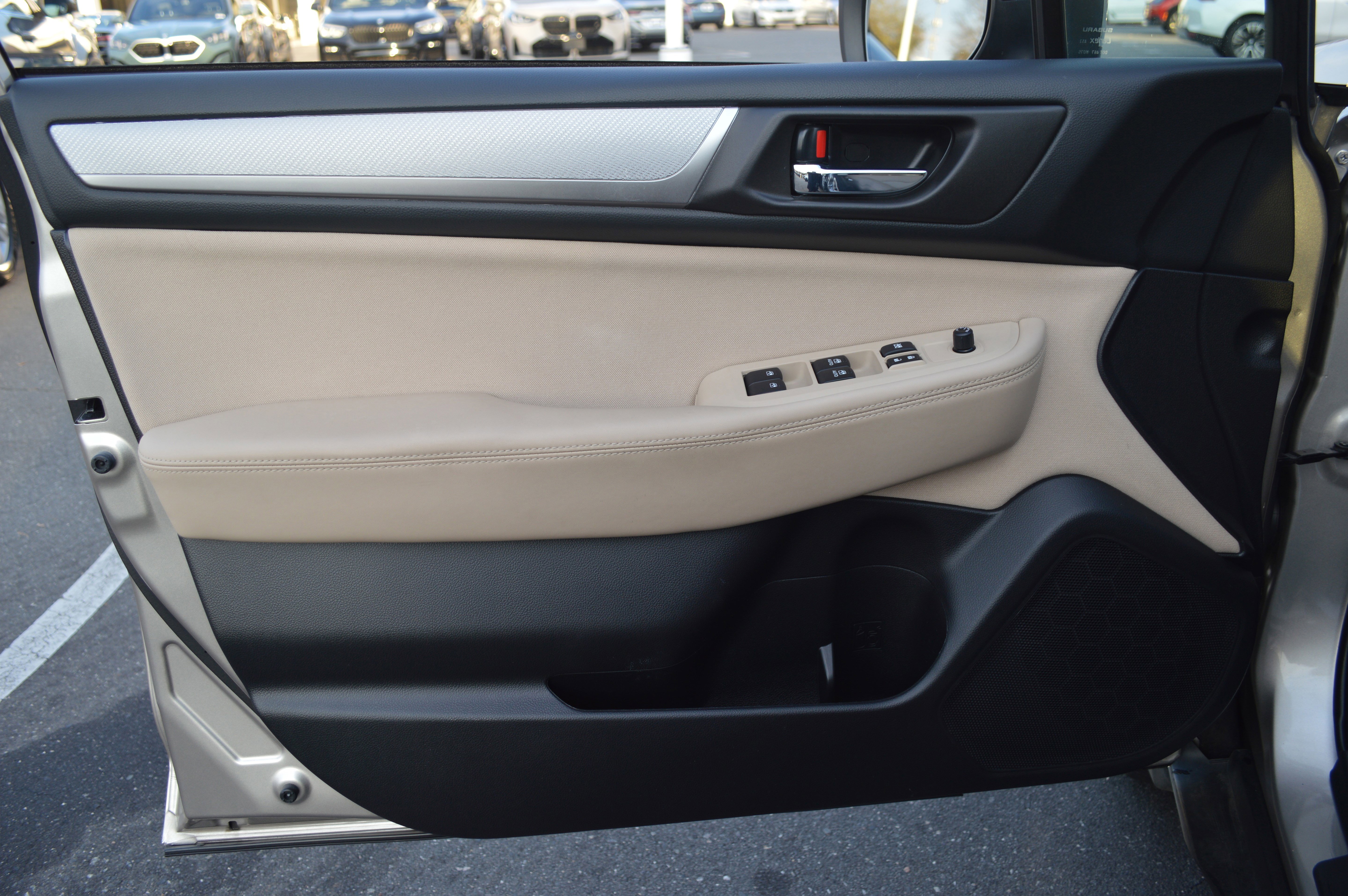 Used 2018 Subaru Outback 2.5i Premium image 12