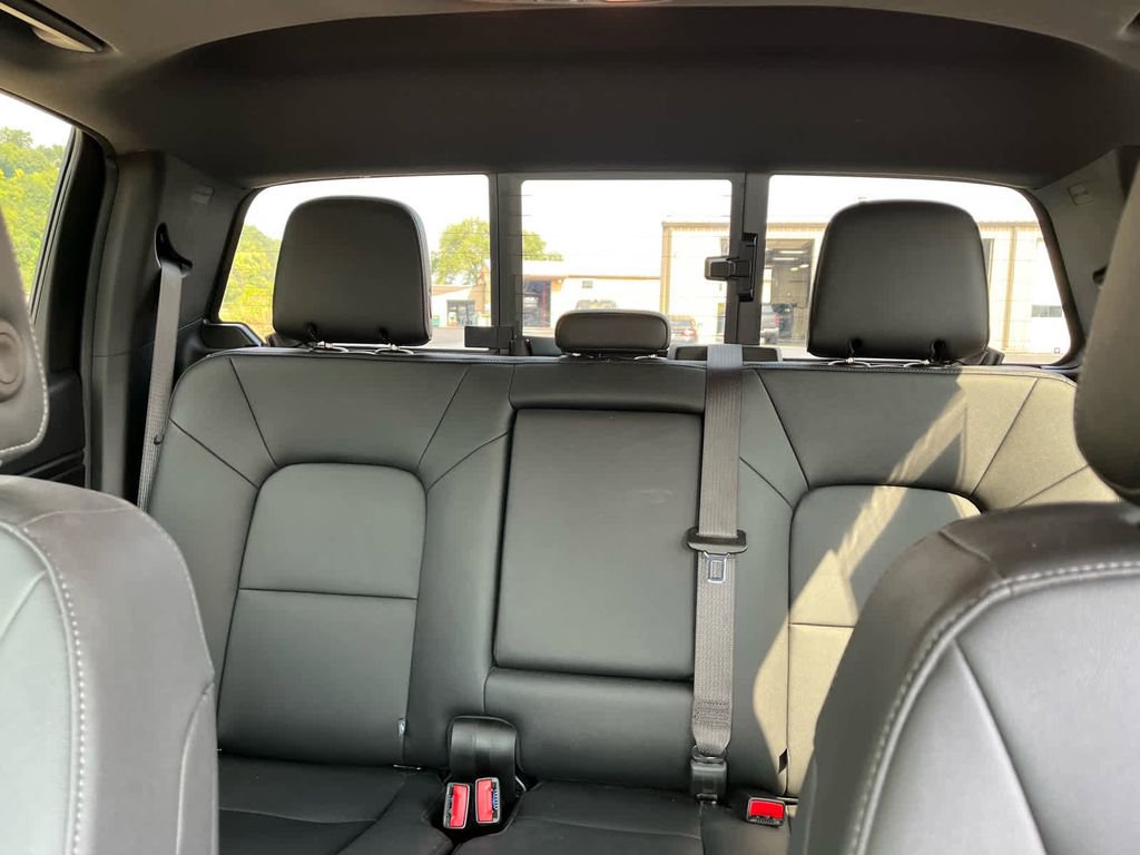 Used 2024 Chevrolet Colorado LT w/ LT Convenience Package III image 26