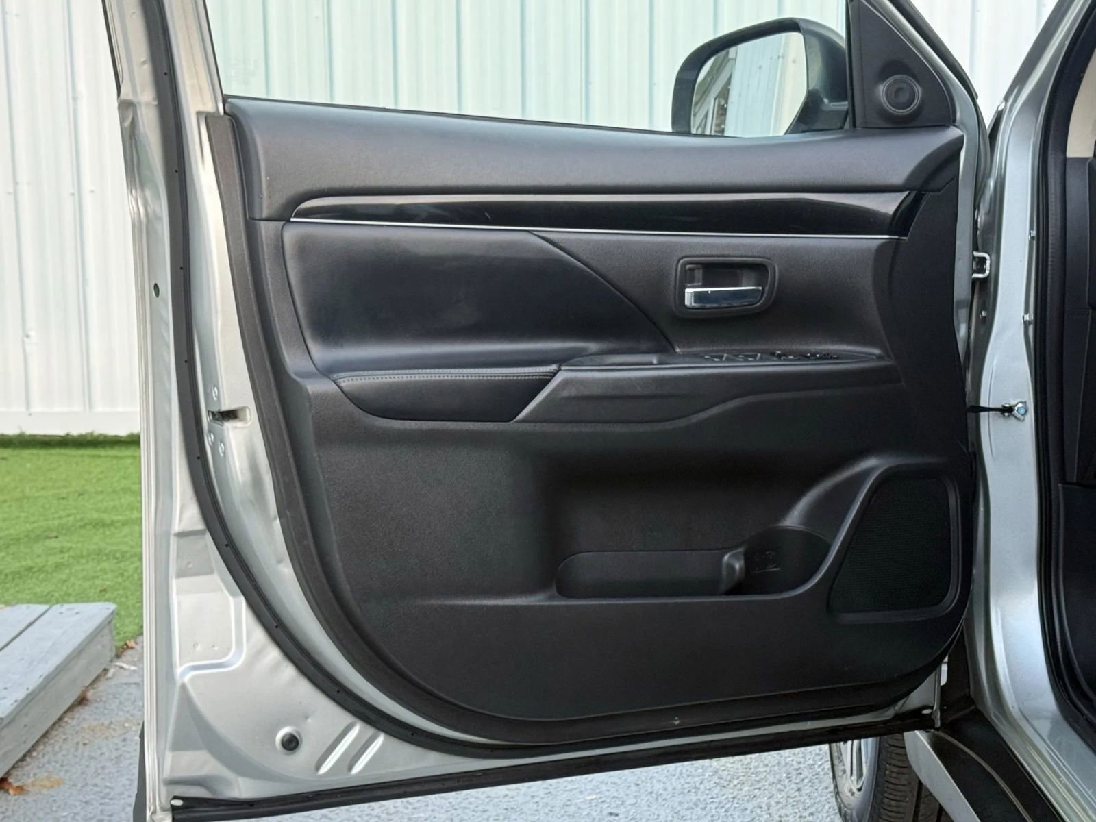 Used 2020 Mitsubishi Outlander SE FWD image 11