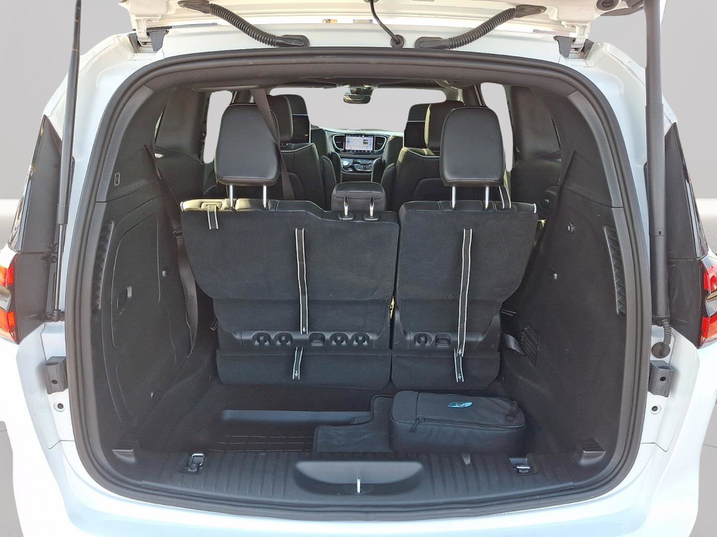 Used 2023 Chrysler Pacifica Limited w/ S Appearance Package image 20